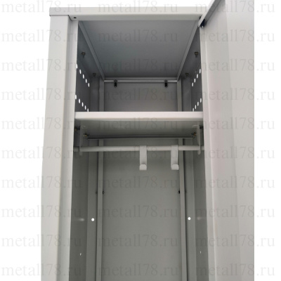 Шкаф для одежды и/или хозяйственного инвентаря, металлический