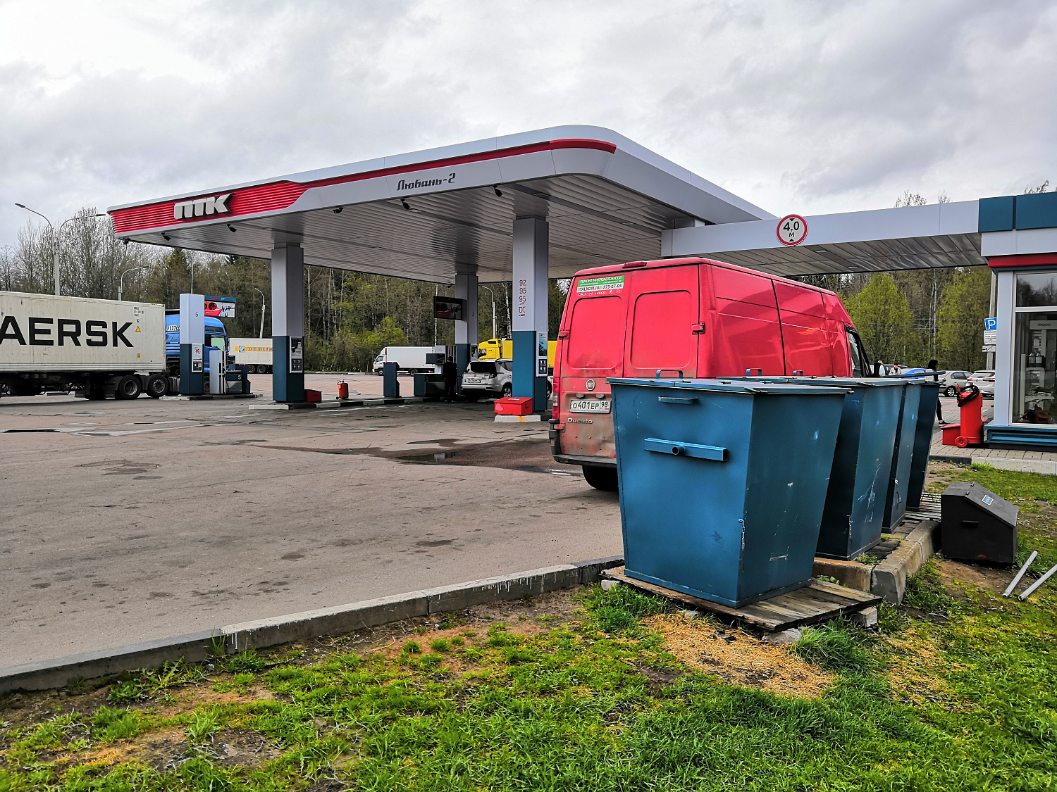 Контейнеры для мусора Metall78 на АЗС ПТК - РОСНЕФТЬ