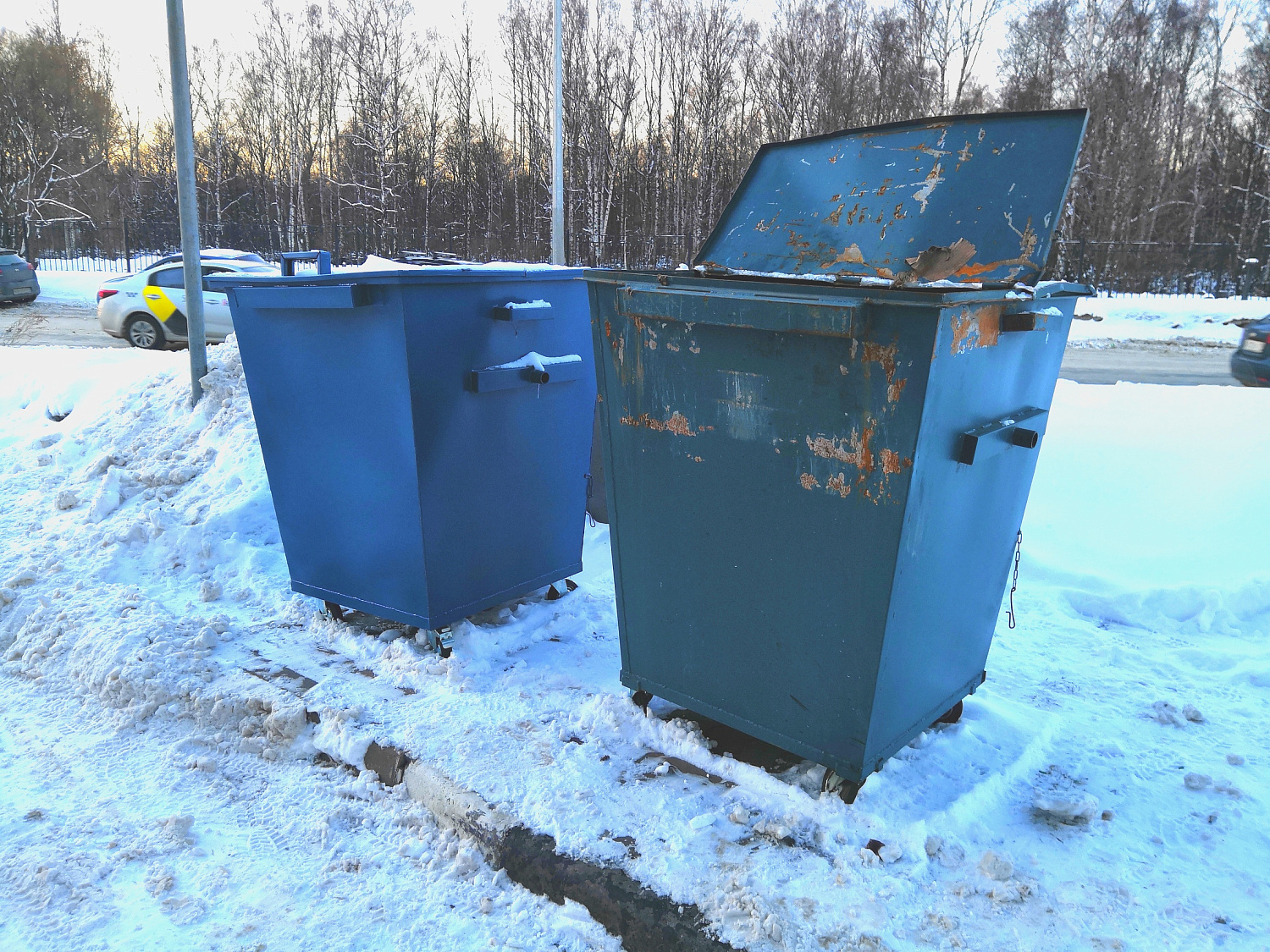 Контейнеры для мусора Metall78 на АЗС ПТК - РОСНЕФТЬ