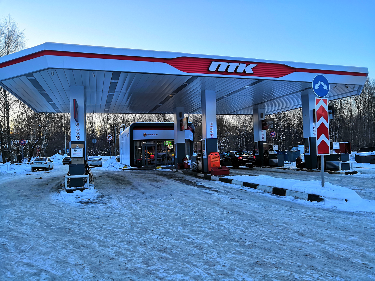 Контейнеры для мусора Metall78 на АЗС ПТК - РОСНЕФТЬ